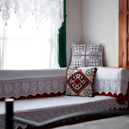 1805 招待所 Gjirokastër