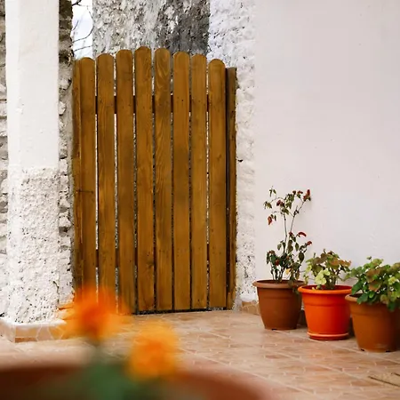 1805 招待所 Gjirokastër