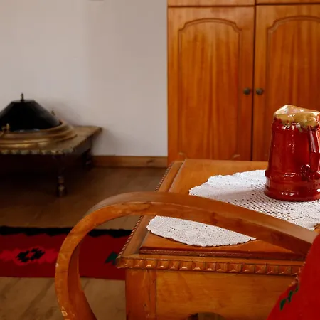 1805 招待所 Gjirokastër